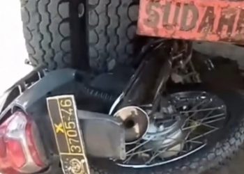 Motor Polisi Terlindas Truk di Kediri