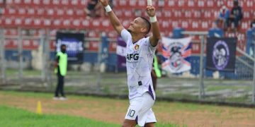 Selebrasi Renan Silva usai mencetak gol kedua Persik Kediri Vs Barito Putera sore ini. Foto: Bacaini