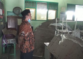 MasyaAllah, Atap Kelas Sekolah Dasar Ambruk Total