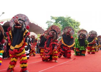 Tari Kolosal Seribu Barong Diikuti 2.500 Penari Indonesia