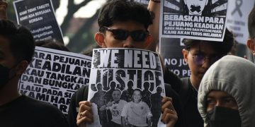Aksi protes atas vonis tiga polisi terdakwa tragedi Kanjuruhan. Foto: Bacaini/A.Ulul