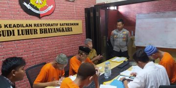 Empat siswa pelaku penyerangan rombongan GP Ansor saat mengikuti ujuan sekolah di Mapolres Trenggalek. Foto: Bacaini/Aby