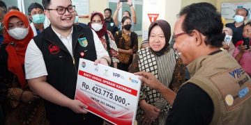 Mas Dhito bersama Mensos Risma. Foto: Ist