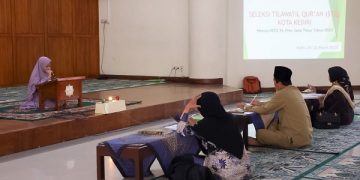 Salah satu peserta seleksi tilawatil Qur'an di Masjid Agung Kota Kediri. Foto: Ist