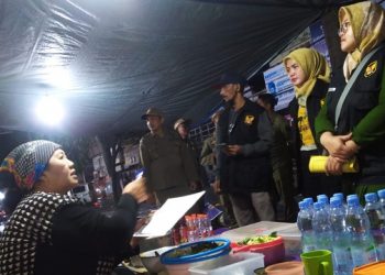 Sidak pedagang pecel di Jalan Dhoho Kota Kediri. Foto: Ist