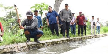 Wali Kota Kediri meninjau lokasi terdampak banjir. Foto: Ist