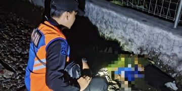 Proses evakuasi korban kecelakaan kereta api. Foto: Polsek Sukun