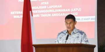 Wali Kota Kediri, Abdullah Abu Bakar dalam penyampaian LKPJ 2022 pada rapat paripurna. Foto: Ist