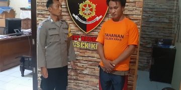 EGS diamankan di Mapolsek Kras usai menganiaya karyawan leasing. Foto: Ist
