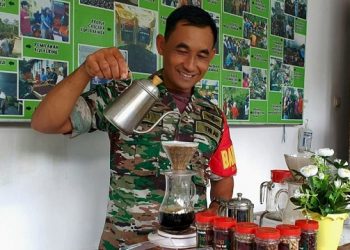 Dedikasi Serka Heri, Angkat Ekonomi Petani di Lereng Gunung Bromo