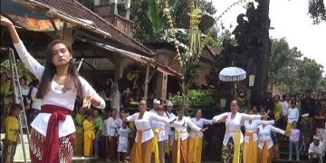 Upacara Melasti umat Hindu di Nganjuk. Foto:bacaini/Asep