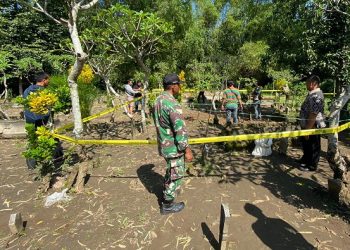 Ratusan Amunisi dan Senjata Mesin Berat Dikubur di Pemakaman