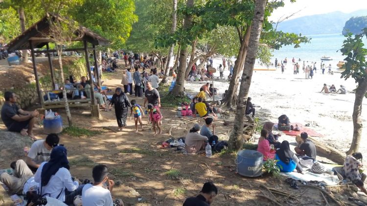 JLS Dibuka, Pantai Pasir Putih Jadi Jujukan Wisatawan