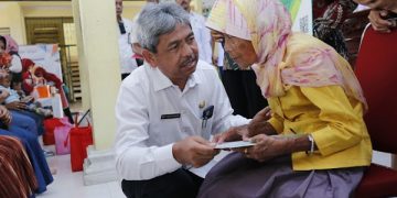Kegiatan Sekda Edy saat Makaryo Ning Deso di Desa Mlinjon. Foto: Ist