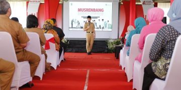 Bupati Trenggalek pada Musrenbang di Kampoeng MTS Agrowisata. Foto: Ist