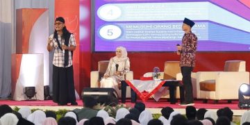 Gus Miftah dan Bupati Trenggalek dalam talkshow kebangsaan. Foto: Ist