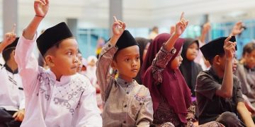 Anak-anak yatim peserta Ramadhan Berbagi di Convention Hall SLG. Foto: Ist