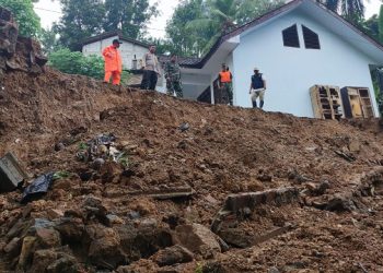 Pagar Ambrol, Gedung SD di Trenggalek Nyaris Longsor
