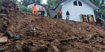 Kondisi longsor di SD Negeri 2 Kertosono, Kabupaten Trenggalek. Foto: Bacaini/Aby
