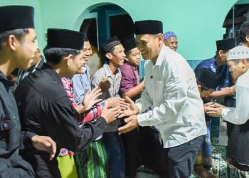 Wali Kota Kediri Imami Salat Maghrib di Masjid Al-Falah
