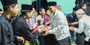 Wali Kota Kediri saat berkunjung di Masjid Al-Falah. Foto: Ist