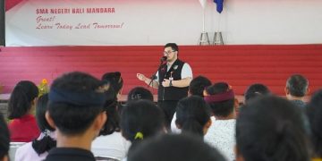 Kunjungan Mas Dhito di SMAN Bali Mandara. Foto: Ist