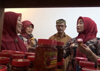 Yuni Marhaen Resmikan Pusat Oleh-oleh Khas Nganjuk