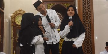 Wali Kota Kediri, Abdullah Abu Bakar silaturahmi di Masjid Darussalam. Foto: Ist
