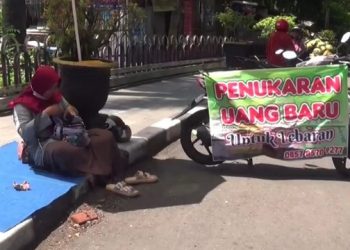 Jasa Penukaran Uang Baru di Kediri Semakin Marak