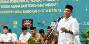 Wali Kota Kediri di acara Buka Puasa Bersama dan Santunan Kepada Anak Yatim dan Dhuafa. Foto: Ist