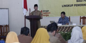Bupati Arifin saat membuka Bimtek Penyusunan Penjenjangan Kinerja Bagi Perangkat Daerah. Foto: Ist