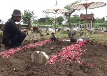 Masih Keluarga, 5 Korban Laka Maut di Tol Boyolali Dimakamkan