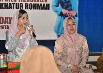 Novita Hardini dalam kegiatan Safari Ramadan di Masjid Nurul Hidayah, Desa Ngepeh. Foto: Ist