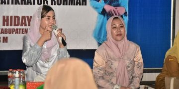 Novita Hardini dalam kegiatan Safari Ramadan di Masjid Nurul Hidayah, Desa Ngepeh. Foto: Ist