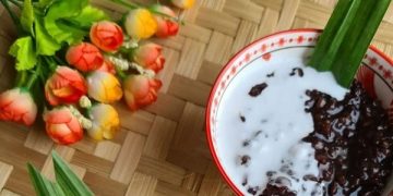 Bubur ketan hitam plus santan. Foto: Instagram @resepramadhanku