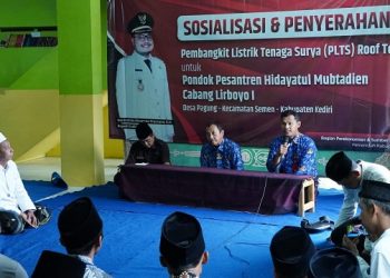 Pemkab Kediri Kembali Serahkan PLTS Untuk Ponpes