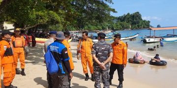 Peninjauan Siaga SAR Khusus Lebaran 2023 di Pantai Pasir Putih Karanggongso. Foto: Bacaini/Aby