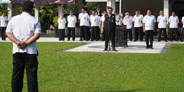 Mas Dhito memimpin apel hari pertama kerja usai libur lebaran 2023. Foto: Ist