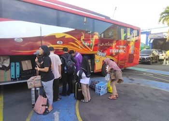 Puluhan Warga Ikut Bus Mudik Gratis Polres Kediri Kota