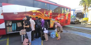 Para pemudik yang akan ikut rombongan bus gratis dari Polres Kediri Kota. Foto: Bacaini