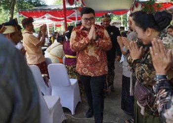 Mas Dhito Tegaskan Dirinya Bupati Semua Umat Agama