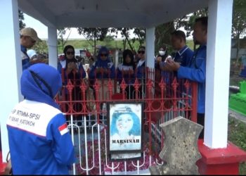 Ziarah Makam, Buruh Doakan Marsinah Jadi Pahlawan Nasional