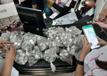 Viral, Nenek di Malang Beli Motor Pakai Uang Receh