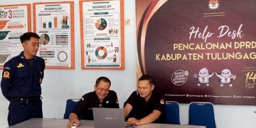 Meja pendaftaran calon legislatif di Kantor KPU Tulungagung. Foto: Bacaini/Setiawan