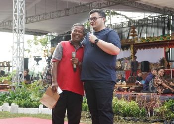 Setia Nonton Wayang, Pria ini Dapat HP Dari Mas Dhito