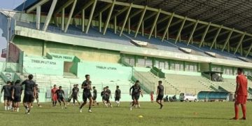 Pemain Arema FC saat berlatih di Stadion Gajayana, Foto: Bacaini/A.Ulul