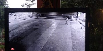 Kamera pengawas atau CCTV baru yang dipasang di area bawah jembatan. Foto: Bacaini/Wahyu
