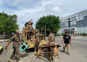 Puluhan Gerobak Pedagang di SLG Diangkut Satpol PP