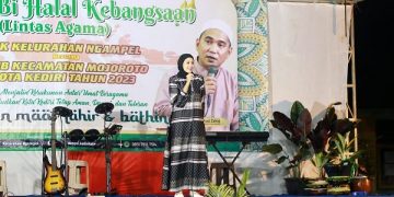 Bunda Fey saat menghadiri Halalbihalal Kebangsaan Lintas Agama Kelurahan Ngampel. Foto: Ist