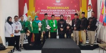 Penerimaan pengajuan bacaleg PPP Kota Kediri di Kantor KPU. Foto: Bacaini/AK.Jatmiko